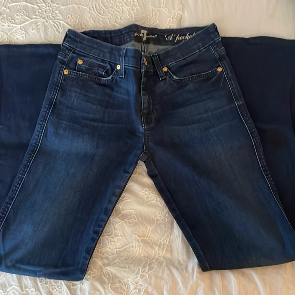 EUC 7 for all mankind Bootcut Jeans. Size 27. Inseam 29. Look brand new!